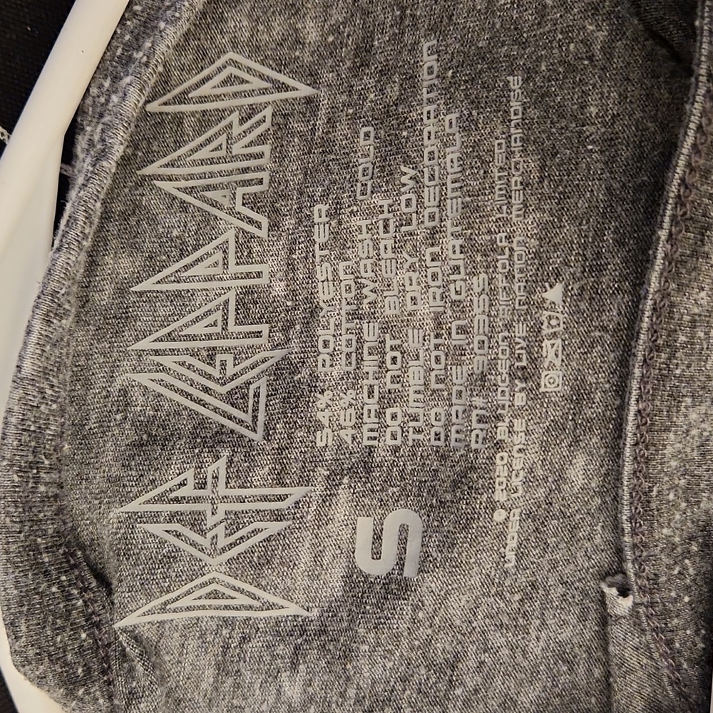 Def Leppard band T-shirt size Small. - Picture 3 of 3